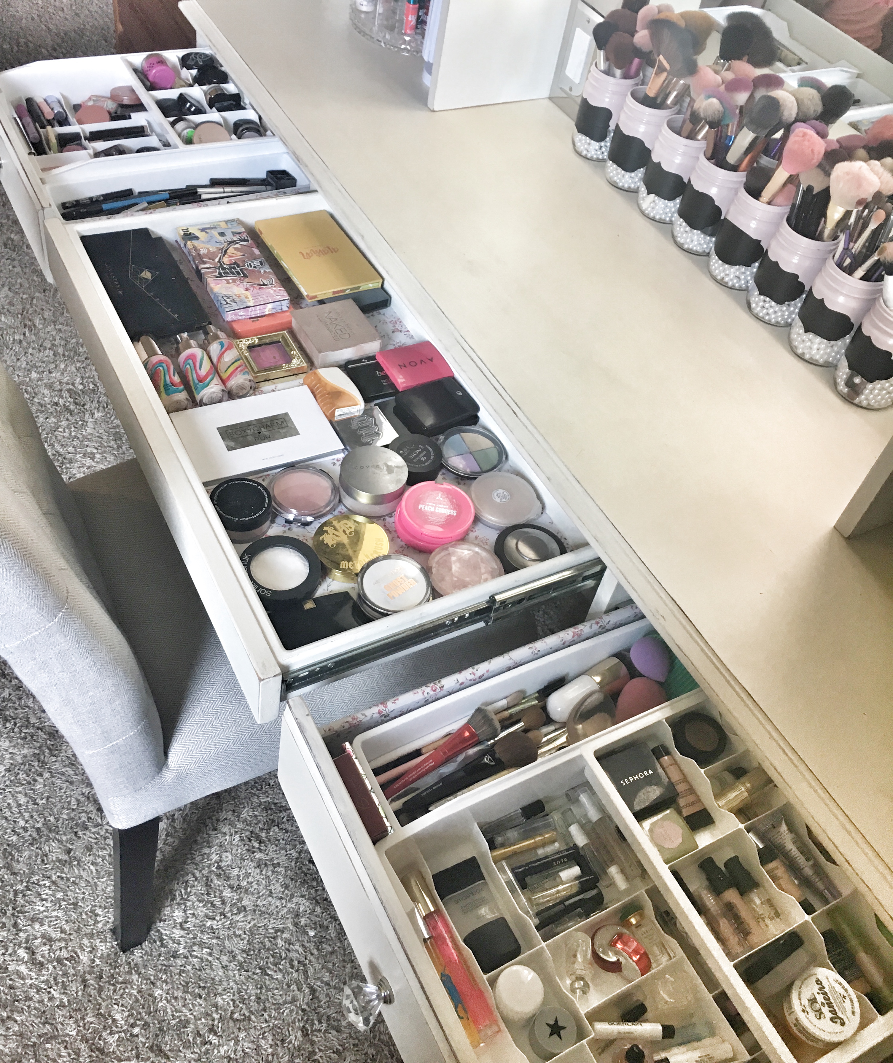 makeup pallet organization