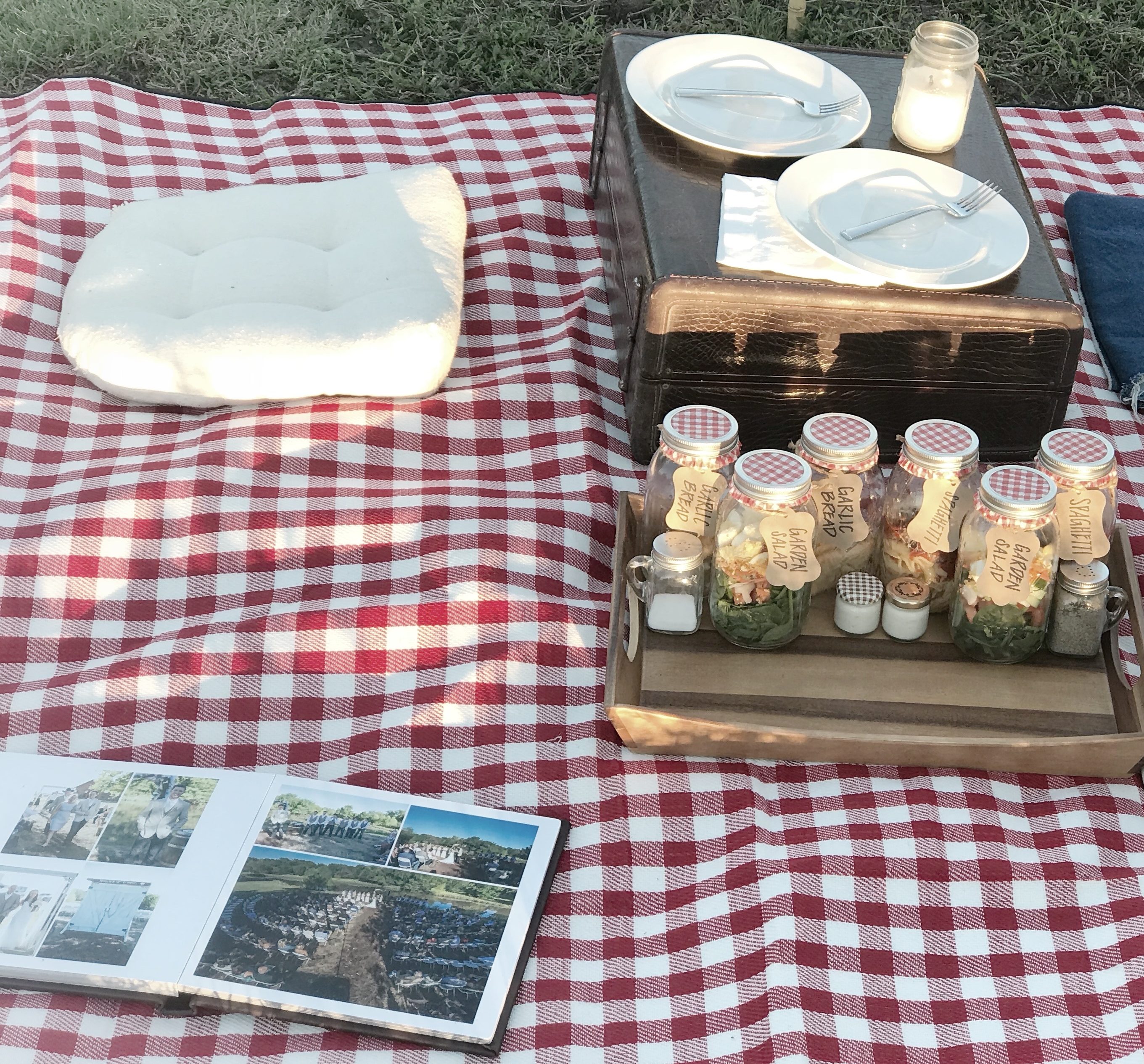 mason jar meals, red gingham, picnic setting, romantic