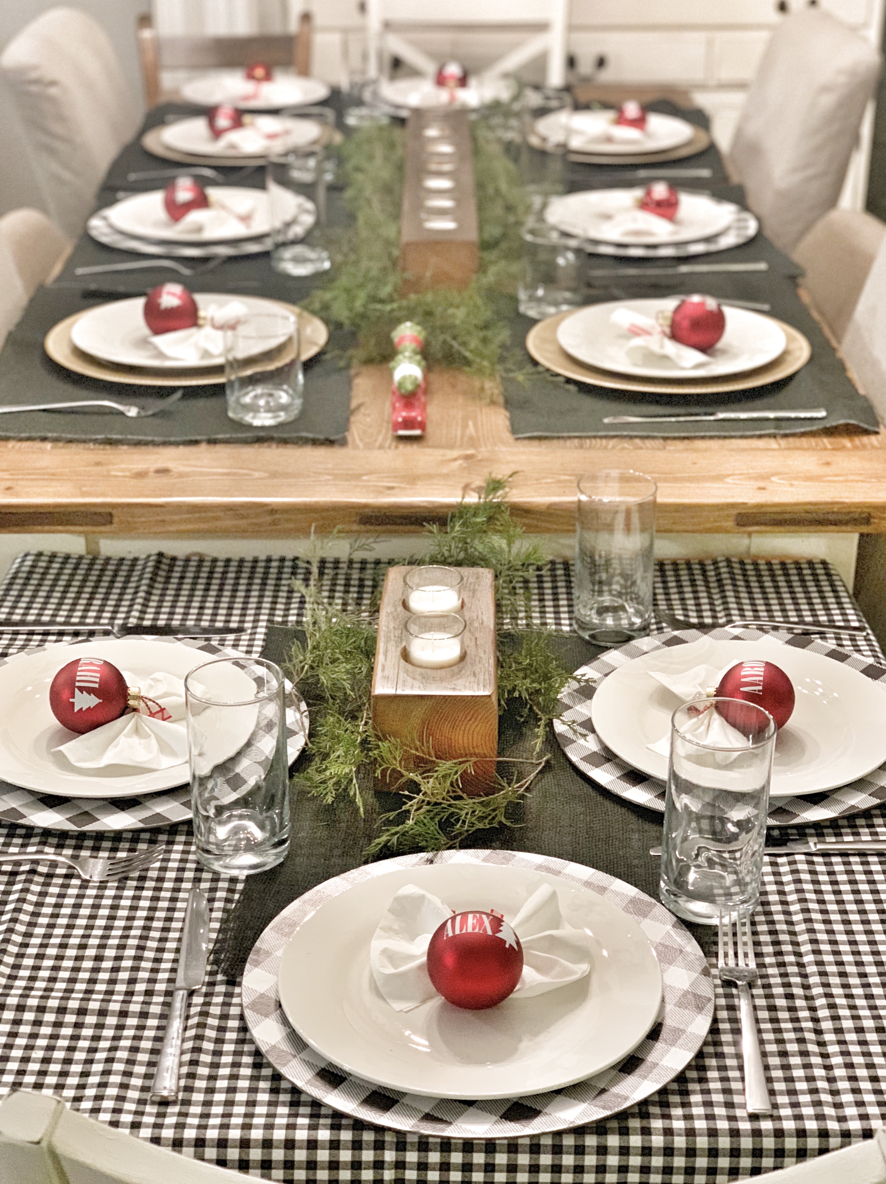christmas table setting, table scape, decorations 